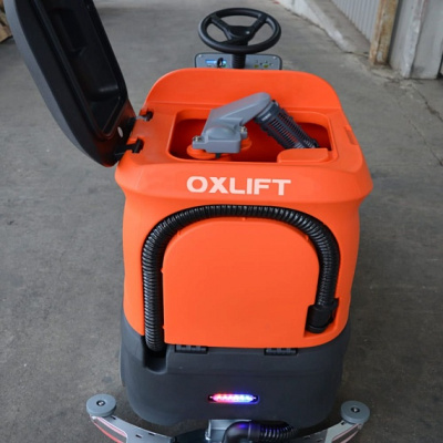 Высокопроизводительная поломоечная машина OXLIFT NR530 с управлением сидя